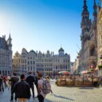 Panorama di Bruxelles con i suoi storici edifici e il famoso Atomium, simbolo della città.