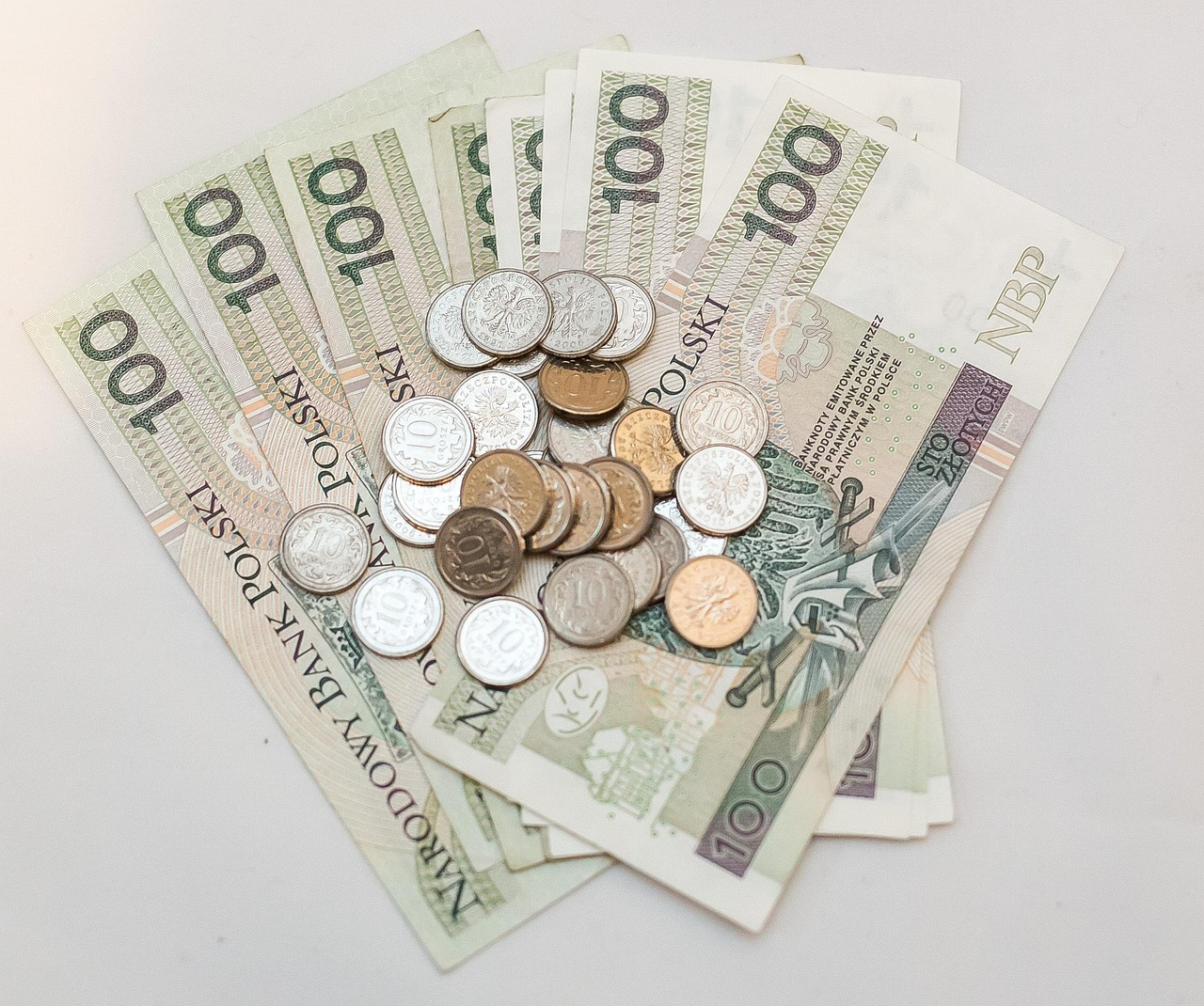 Tabella con gli importi delle pensioni 2026 per diverse categorie di lavoratori.